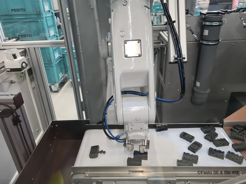 YASKAWA: REDUCED LABOUR COSTS AND ADDED PRODUCTION SHIFT BY FESTO POLYMER